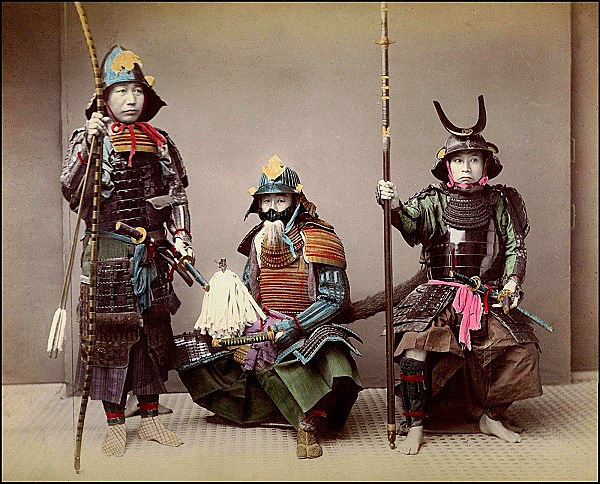 Giáp của samurai Nhật Bản được chia ra làm hai loại chính: Do-Maru và Yoroi.