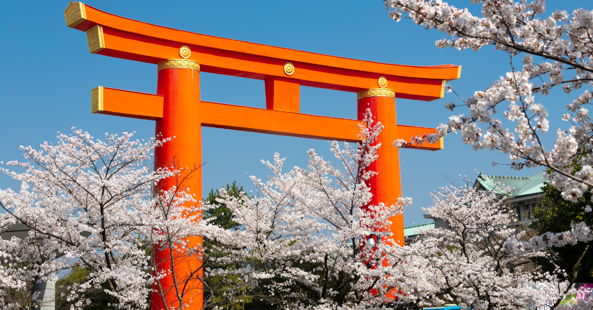 VẺ ĐẸP HUYỀN ẢO CỦA NHỮNG CÁNH CỔNG TORII GIỮA BIỂN HỒ NHẬT BẢN